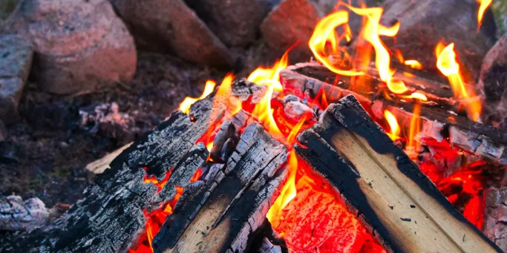 How to Build the Perfect Campfire for Cooking How to Build the Perfect Campfire for Cooking